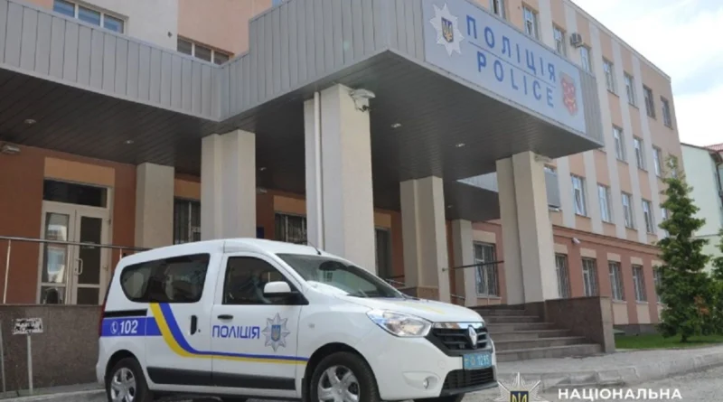 На Дніпропетровщині чоловік із ножем поранив рятувальників: зловмисника застрелила поліція