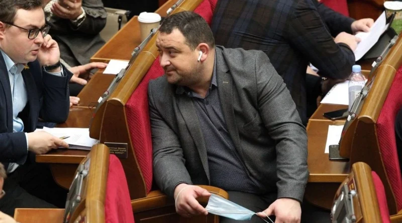 Замість здешевлення ліків - закриття аптек. Кому та навіщо вигідне знищення фармацевтичного ринку?