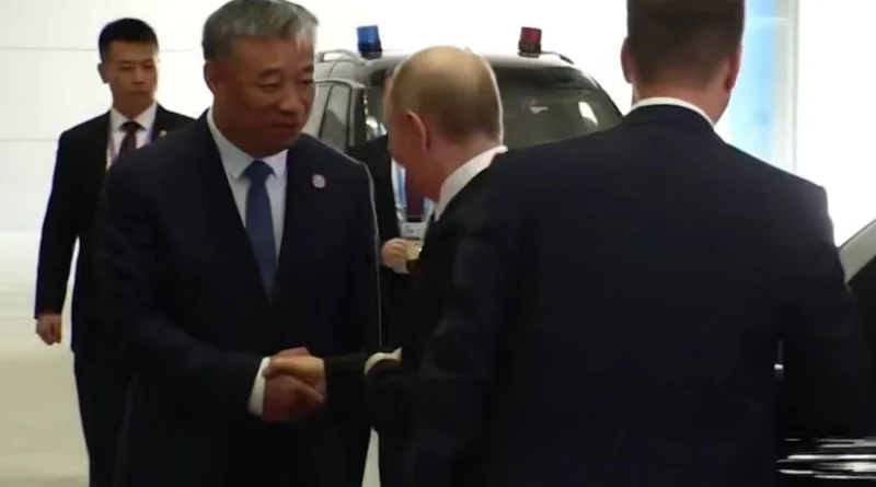 путін прибув до Тяньцзиня для участі в саміті ШОС: що відомо