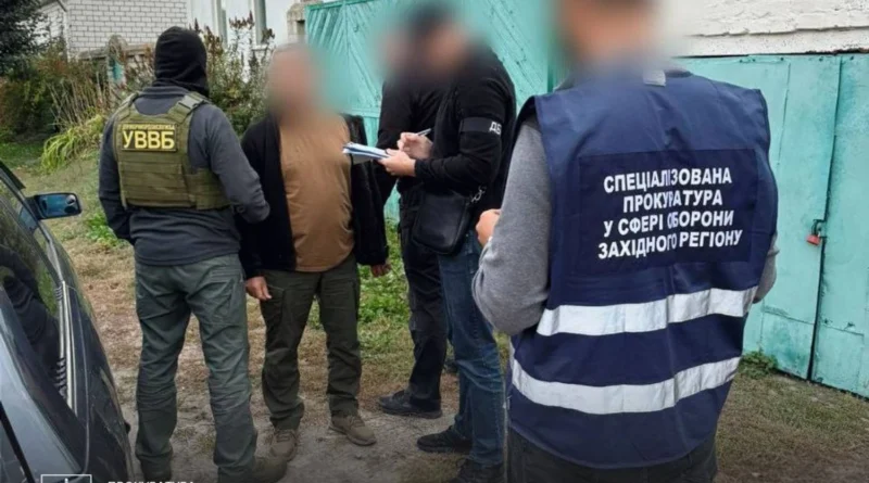 Вимагали 5,5 тис. доларів за переведення військового в тил: на Хмельниччині затримано двох прикордонників