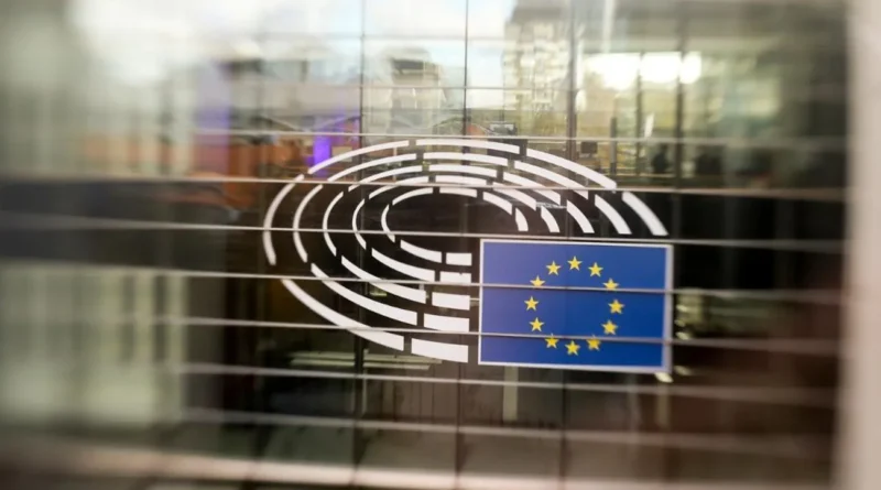Європарламент розглядає прискорення відмови від російських нафти та газу - Bloomberg