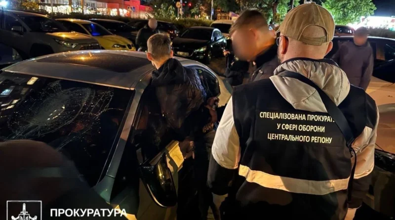 Держслужбовця у Києві затримали за схему списання з військового обліку за $36 тисяч