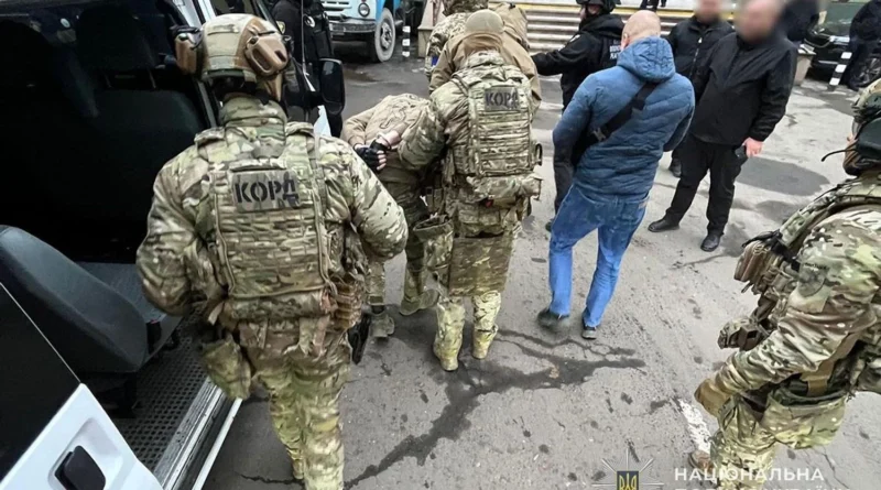 Катували людей та викрадали майно: на Тернопільщині затримали групу військових - поліція
