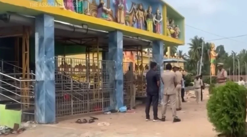 Наплив вірян у храмі Індії призвів до загибелі дев