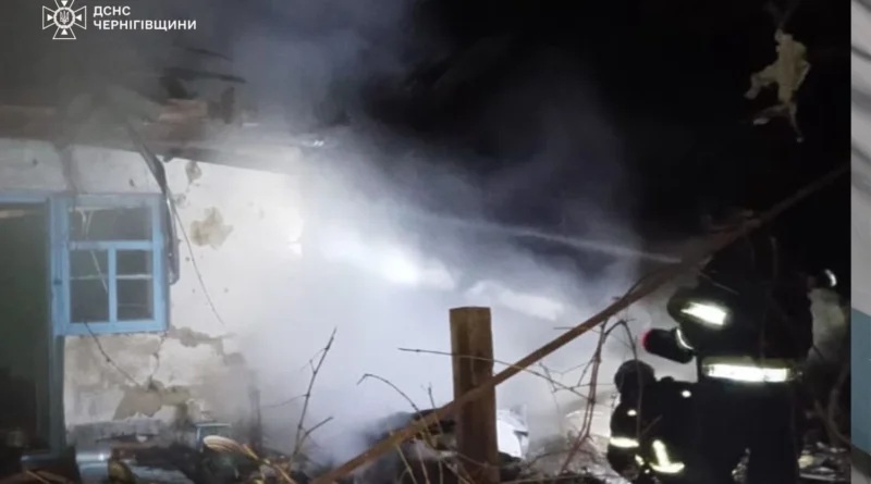 Новгород-Сіверський уночі росіяни атакували дронами: троє людей постраждали