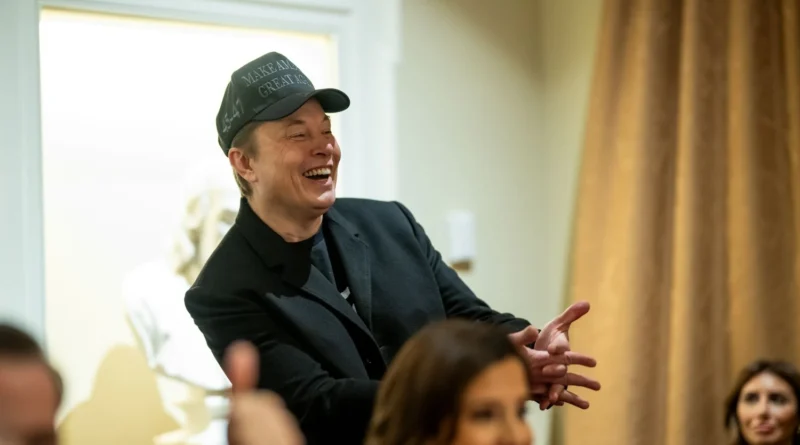 Маск втратив $10 млрд, а акції Tesla впали після угоди про виплату трильйона доларів