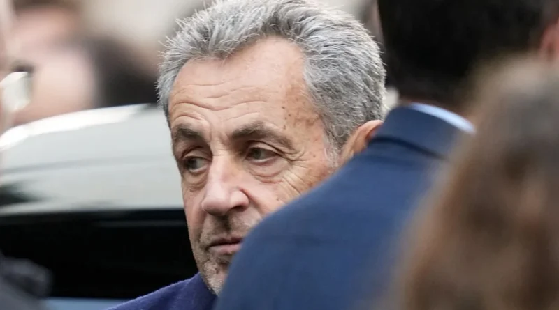 Паризький суд розглядає клопотання Саркозі про дострокове звільнення з в