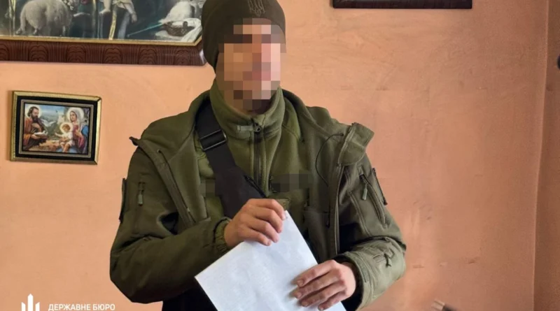 Військовий продавав чоловікам маршрути до Європи через віртуальні гаманці: на Закарпатті викрито