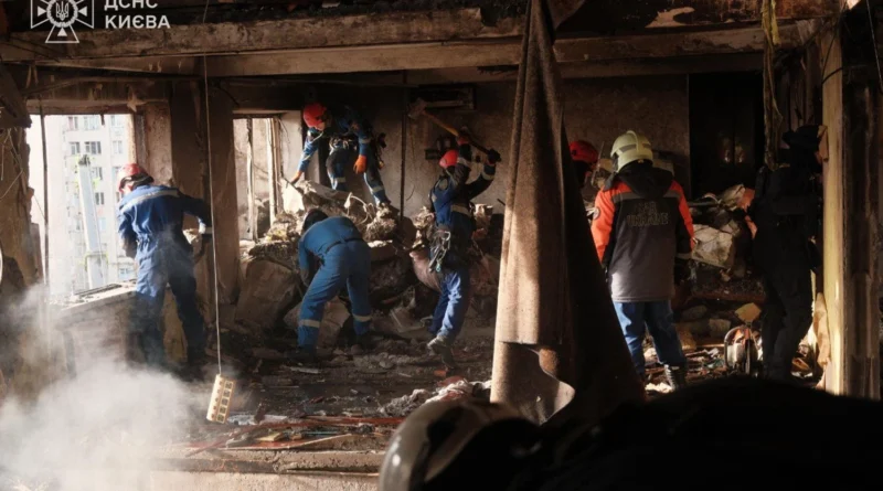 Кількість загиблих внаслідок нічної атаки у Києві зросла до шести: виявили тіло ще однієї загиблої