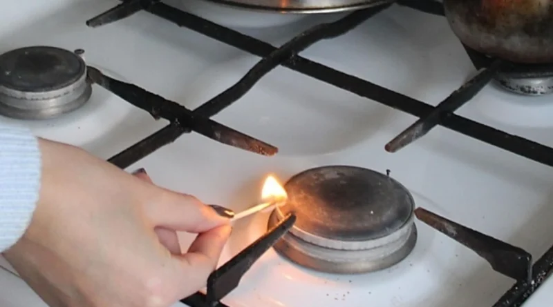 У Києві тимчасово припинили газопостачання 10 будинків після нічної атаки рф