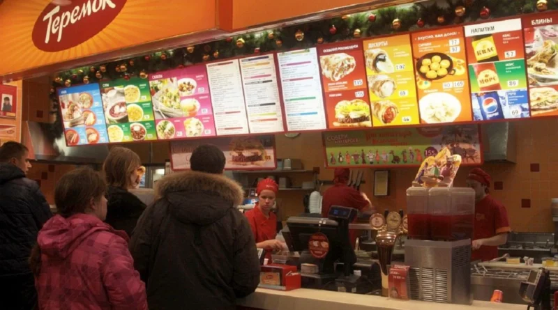 росіяни масово переходять на фастфуд, відвідуваність ресторанів падає - ЦПД