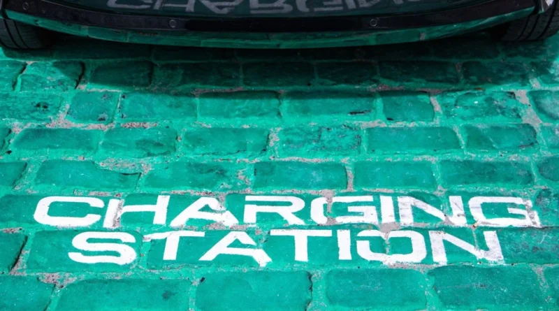 Кожне друге імпортоване авто з пробігом до 5 років у жовтні виявилося електрокаром: Tesla - бестселер