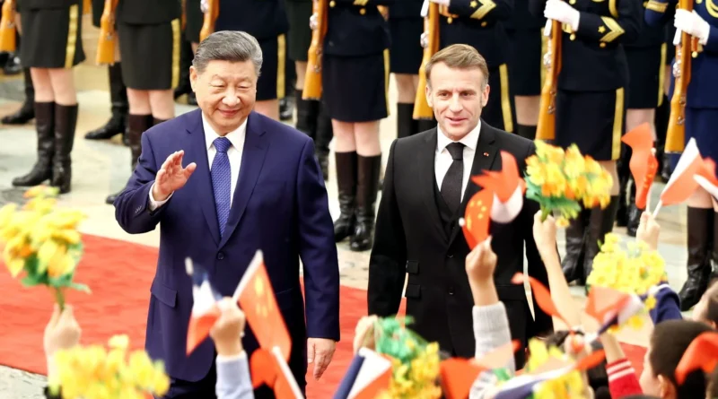 Макрон зустрівся з Сі у Пекіні, закликаючи Китай до поштовху щодо припинення вогню в Україні