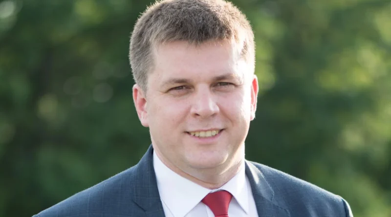 Поширював проросійські наративи та сприяв підривній діяльності рф: депутату від