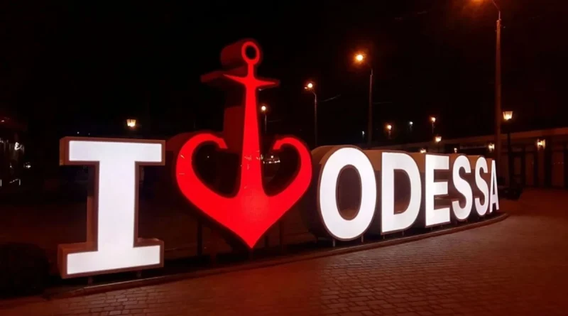 Одеса під ворожою атакою: інфраструктура пошкоджена, частина міста без світла та води