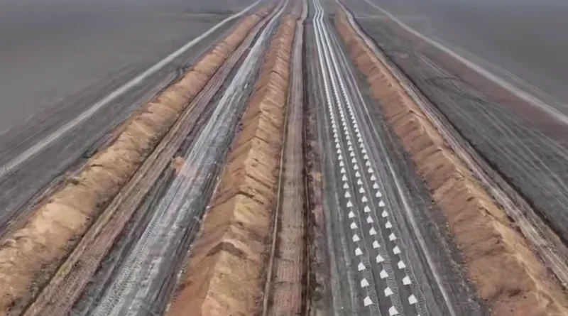 Силами ДССТ зведено вже тисячі кілометрів фортифікаційних споруд: Шмигаль показав оборонні укріплення у Запорізькій області