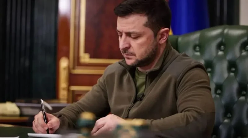 "Ви наша сила": Зеленський нагородив 53 громадян України за порятунок та відновлення країни