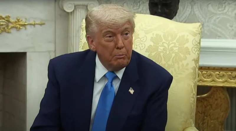 Трамп заявив, що його влада як головнокомандувача обмежена лише власною мораллю - NYT