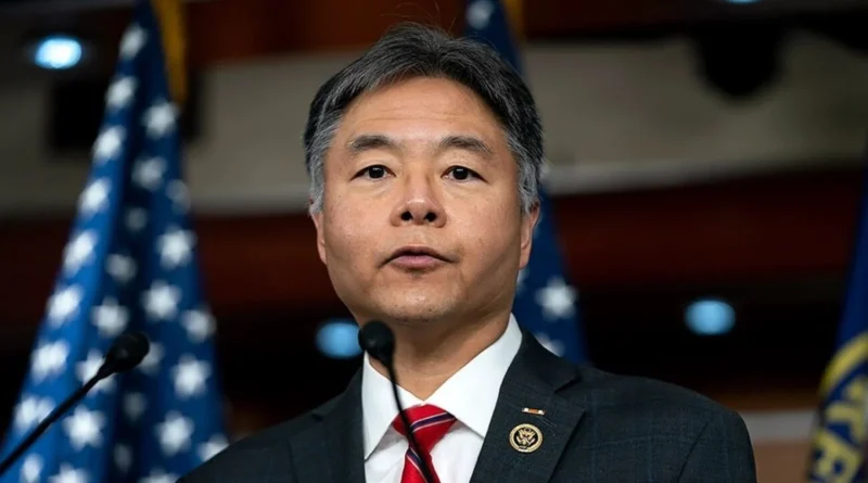 "Ви присягали Конституції, а не Трампу": конгресмен закликав військових США не виконувати наказ про вторгнення в Гренландію