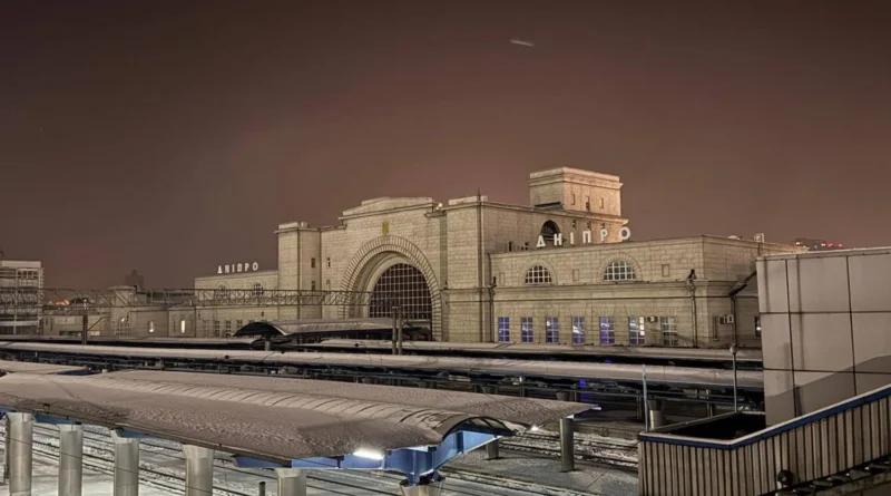 На вокзалах у Львові, Дніпрі, Одесі, Києві та Харкові приглушили зовнішнє освітлення