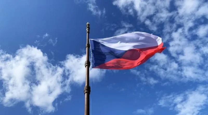 У Чехії опозиція хоче обговорити шантаж на адресу президента і вимагає відставки Мацинки з посади глави МЗС