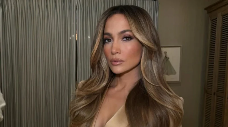 Дженніфер Лопес ошелешила зовнішнім виглядом: артистка показалася без макіяжу