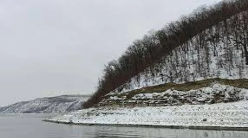 Спершу йшов по кризі, а потім вирішив перетнути кордон вплав: на Дністрі потонув 31-річний чоловік