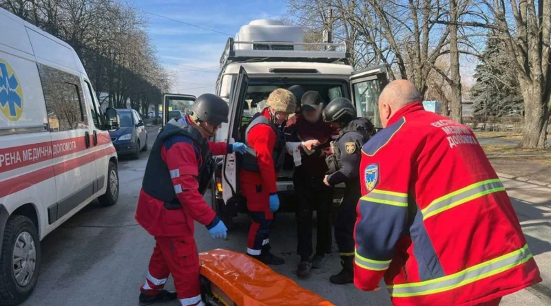 У Нікополі через обстріл рф постраждав 77-річний чоловік, пошкоджено будівлі