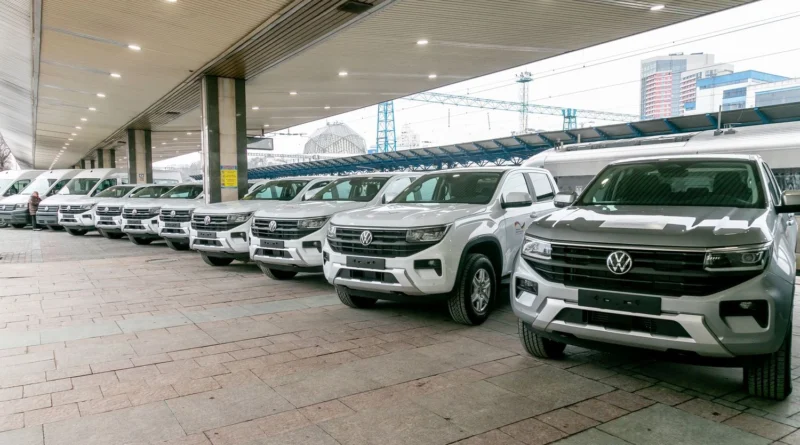 Німеччина передала Укрзалізниці перші 13 авто для відновлення інфраструктури