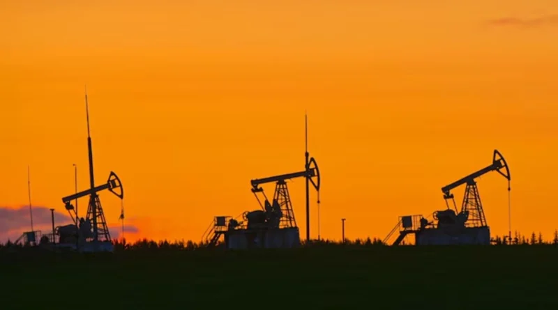 Ціна на нафту тримається біля 100 доларів за барель у березні - Reuters