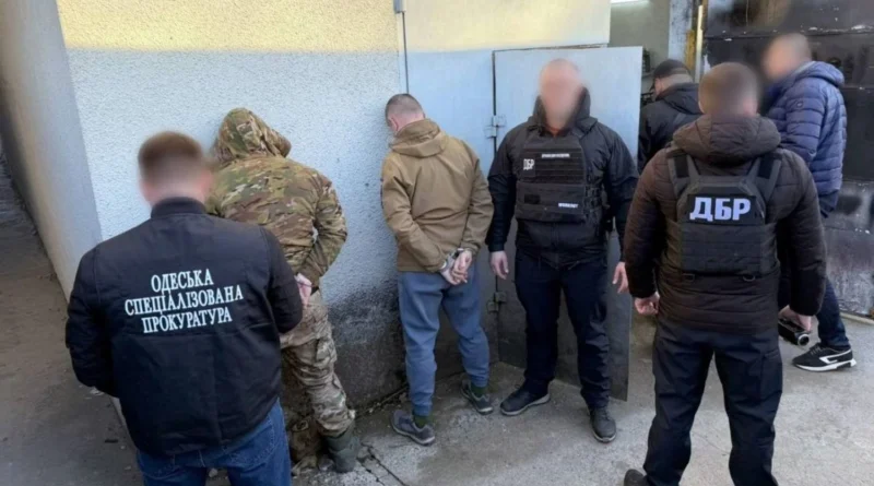 Продавали гранатомети та автомати на 1,5 млн гривень - на Одещині затримали 5-х військових