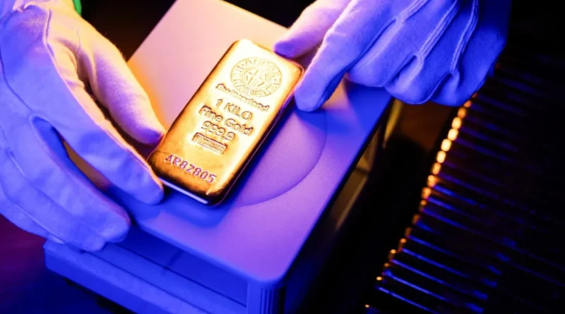 Золото стабілізувалося після падіння на тлі сигналів ФРС щодо інфляції