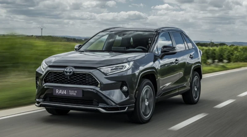 У березні українці купили майже 6 тисяч нових авто - лідирує Toyota RAV4