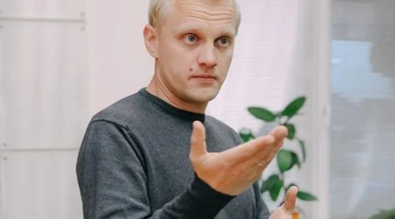 На суддів Шабуніна, якого судять за фіктивну службу, тиснуть його колеги-активісти - рух