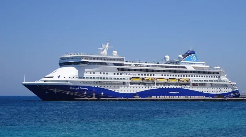 Перший круїзний лайнер пройшов через Ормузьку протоку з початку війни з Іраном