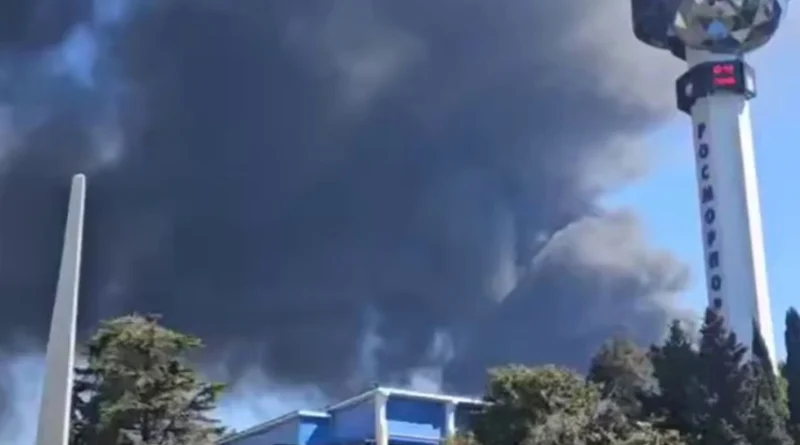 Пожежа на Туапсинському НПЗ триває понад дві доби, мешканців закликають носити респіратори