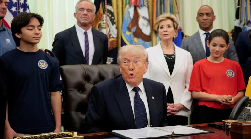 Трамп очікує на повний крах фінансової системи Ірану через блокаду