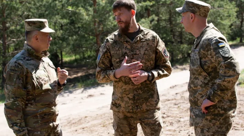 Є одним з найгарячіших: Сирський відвідав Олександрівський напрямок