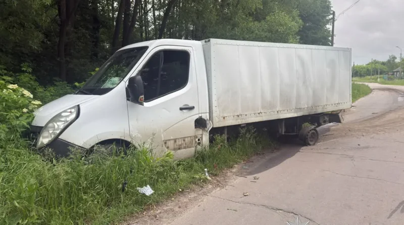 росіяни вдарили дроном по автівці, яка розвозила хліб на прикордонні Чернігівщини