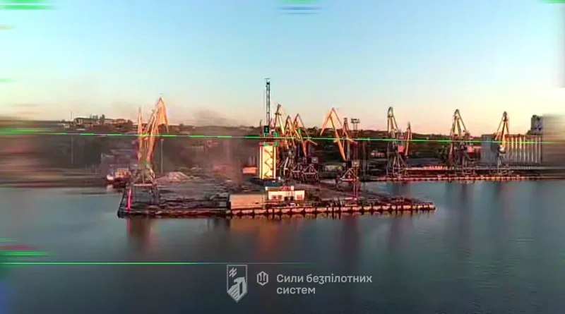 Порт Маріуполя знеструмлено, окупанти втратили важливий логістичний вузол -
